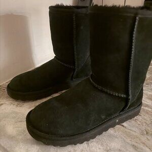 UGG Classic II Short Boots - Black Size 5 Brand New - Never Worn Outside